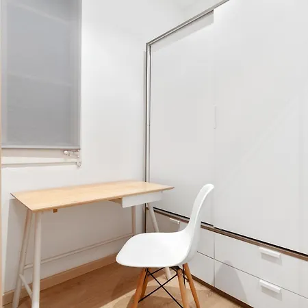 Recently Renovated 2 Bedroom In Eixample Apartment *