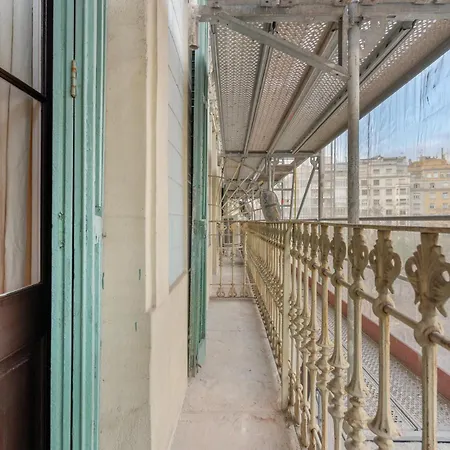 Recently Renovated 2 Bedroom In Eixample * Barcelona