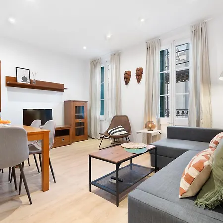 Apartment Recently Renovated 2 Bedroom In Eixample Barcelona