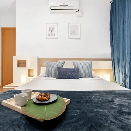 Apartment Recently Renovated 2 Bedroom In Eixample Barcelona