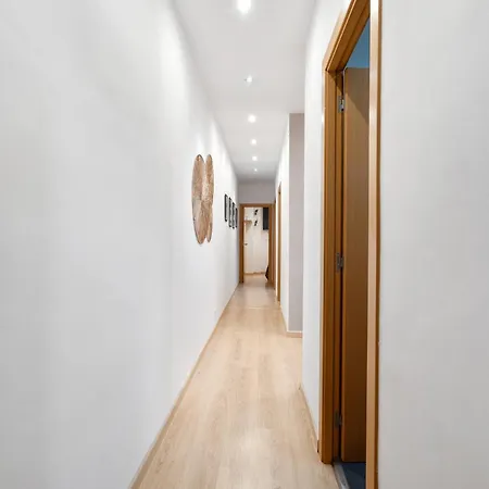 Recently Renovated 2 Bedroom In Eixample * Barcelona